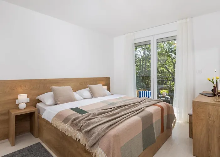 2 Bedroom Beautiful Home In Kraljevica *