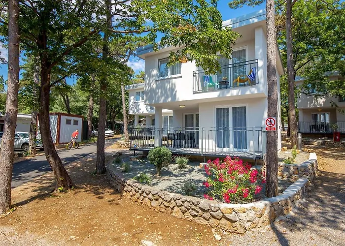 2 Bedroom Beautiful Home In Kraljevica بيت للعطل *
