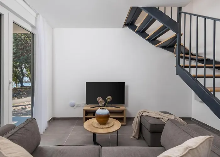 2 Bedroom Beautiful Home In Kraljevica *