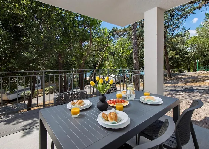2 Bedroom Beautiful Home In Kraljevica كلارجيفيكا