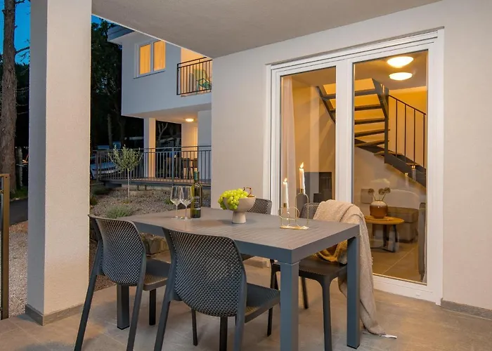 2 Bedroom Beautiful Home In Kraljevica بيت للعطل كلارجيفيكا