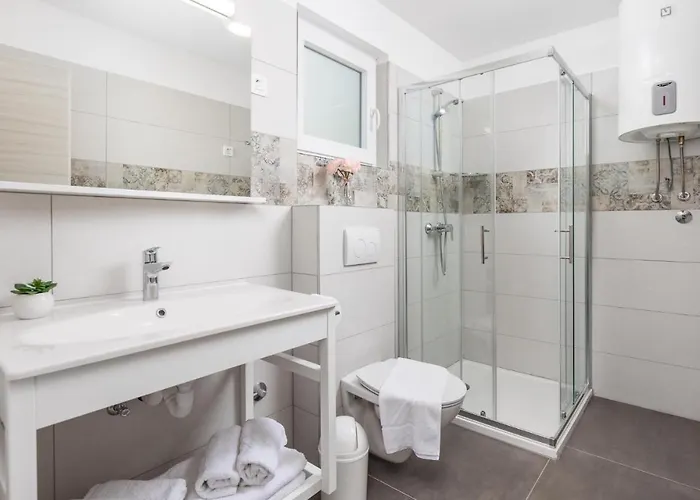 2 Bedroom Beautiful Home In Kraljevica Casa de Férias *